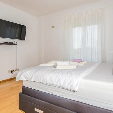 Lucija Holiday home *